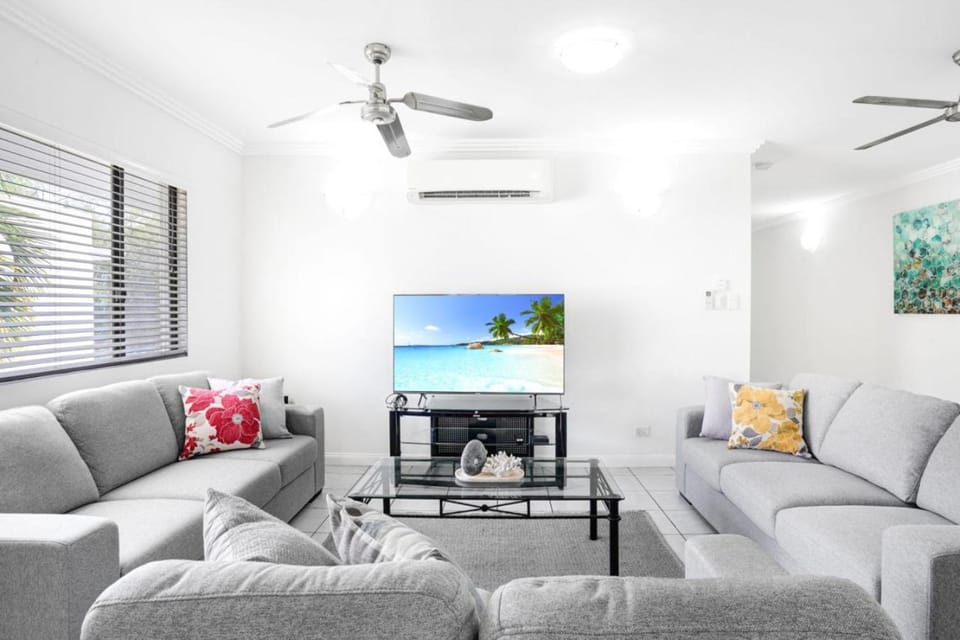 Ocean Spray in Sims Esplanade Apartment in Cairns
