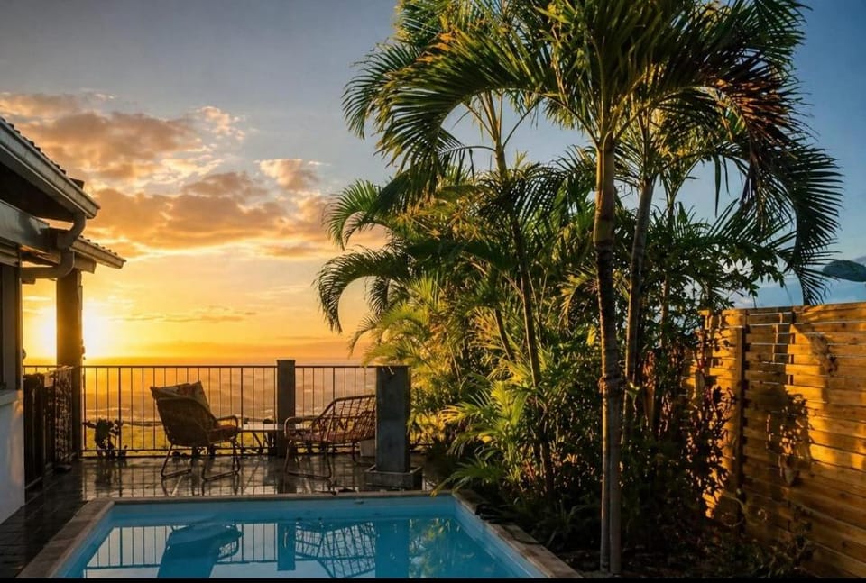 Logement cosy dans belle villa, piscine,vue océan Bed and Breakfast in Saint-Paul