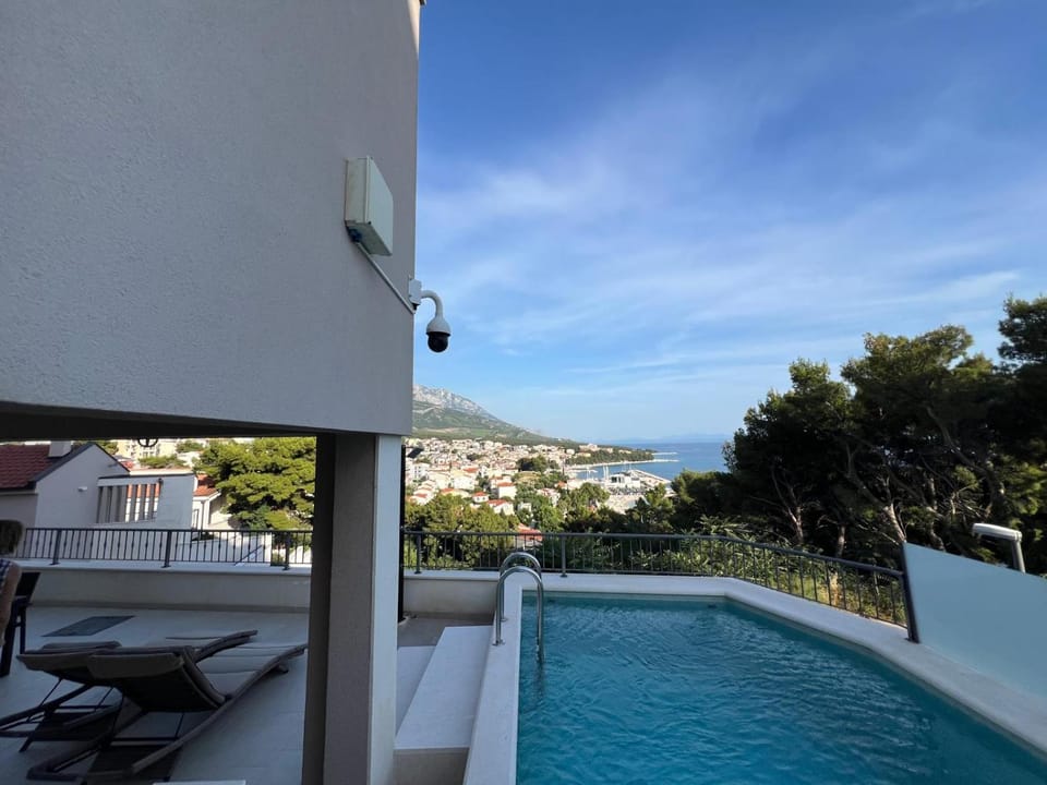 Property building, Patio, Day, Natural landscape, View (from property/room), Balcony/Terrace, Mountain view, Pool view, Sea view, Swimming pool, Swimming pool, sunbed