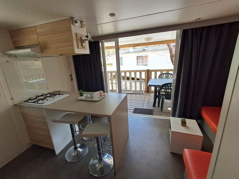 Camping L Eden Road Campground/ 
RV Resort in Castellane