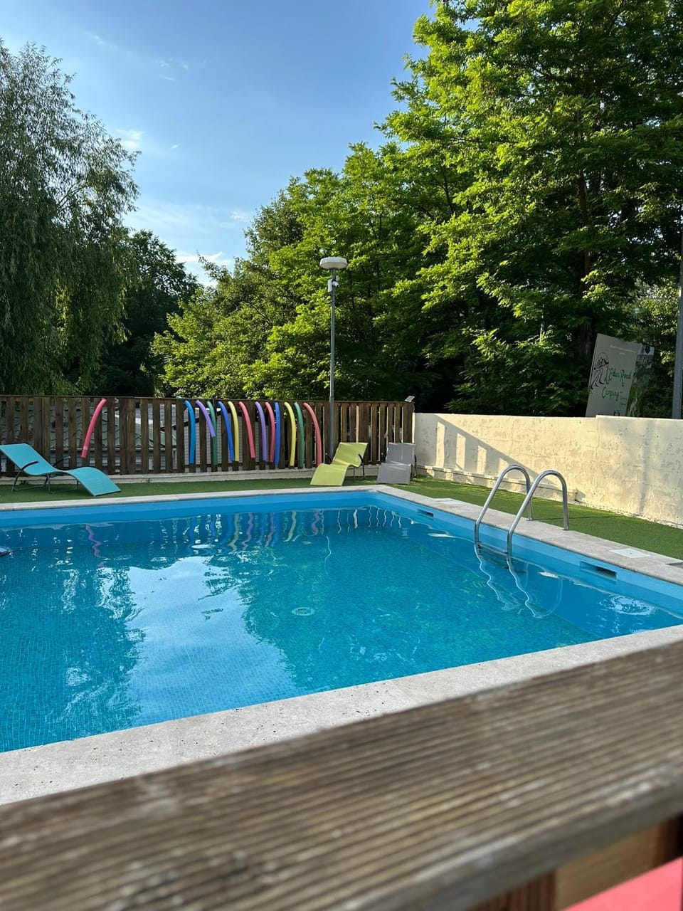 Camping L Eden Road Campground/ 
RV Resort in Castellane