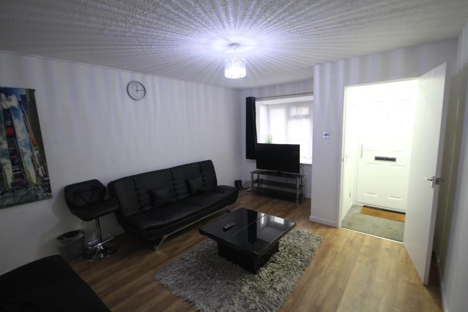 Wooburn Place Apartment in Uxbridge