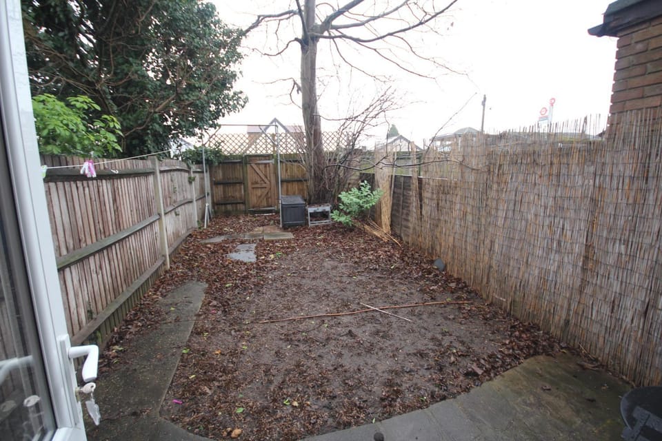 Wooburn Place Apartment in Uxbridge