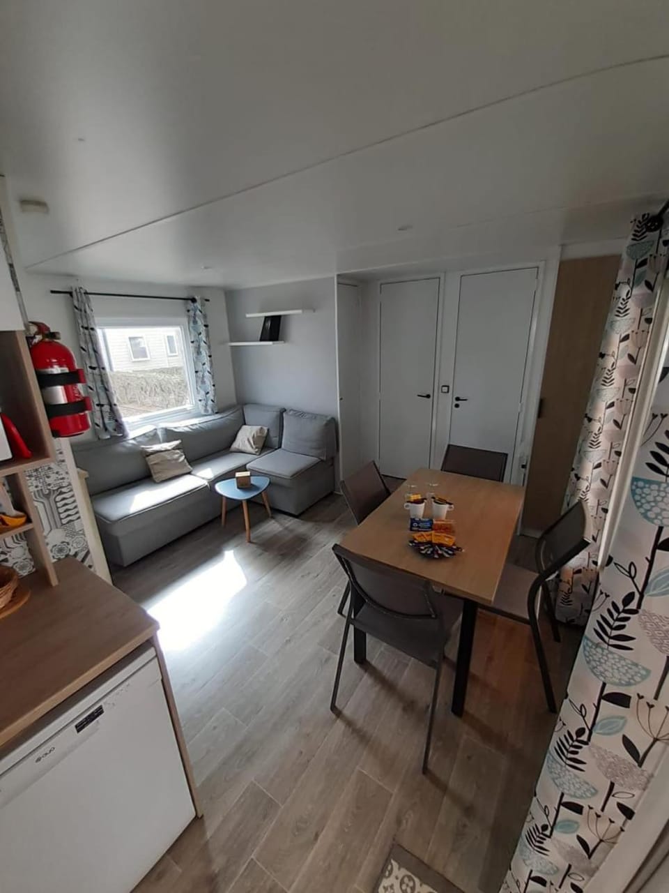 Living room, Dining area