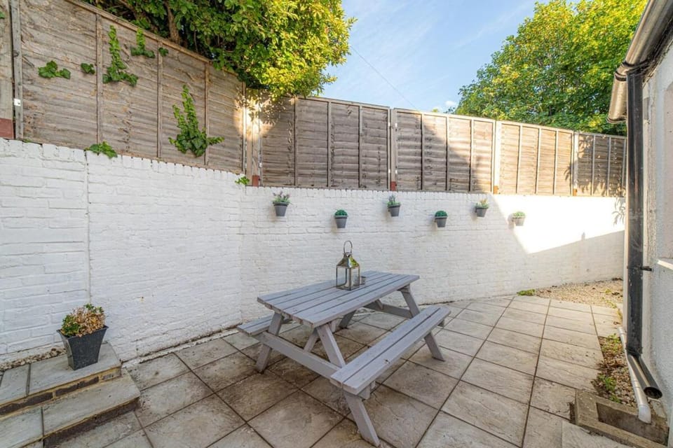 Lovely house on Trinity Square, edge of Old Town House in Margate