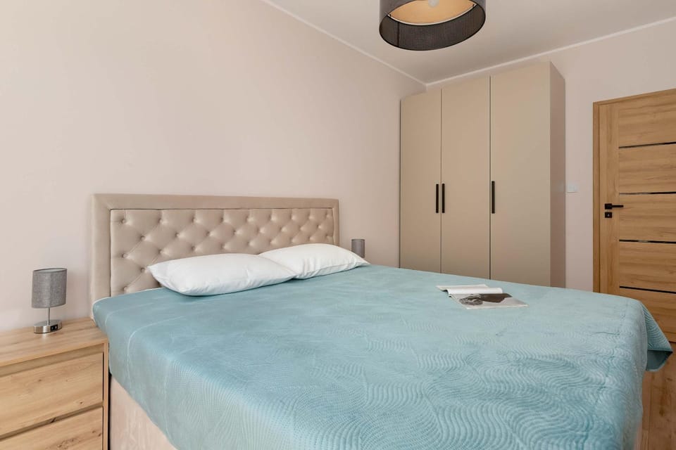 Bed, Photo of the whole room, Bedroom, towels, wardrobe