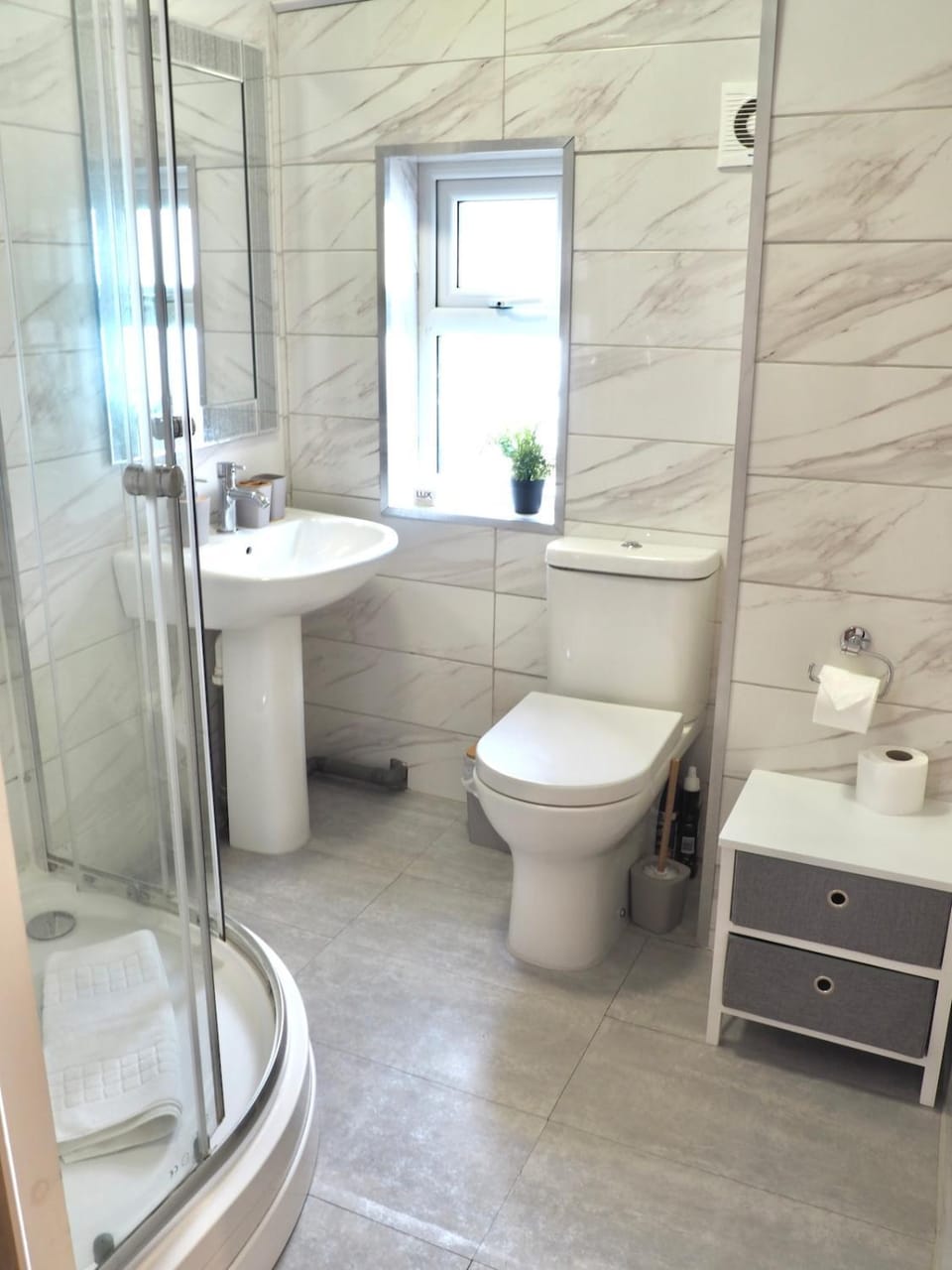 Central 3 Bed House with Parking House in Oxford