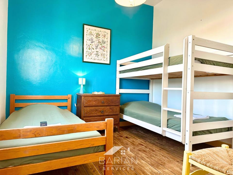 Bed, Photo of the whole room, Bedroom, bunk bed