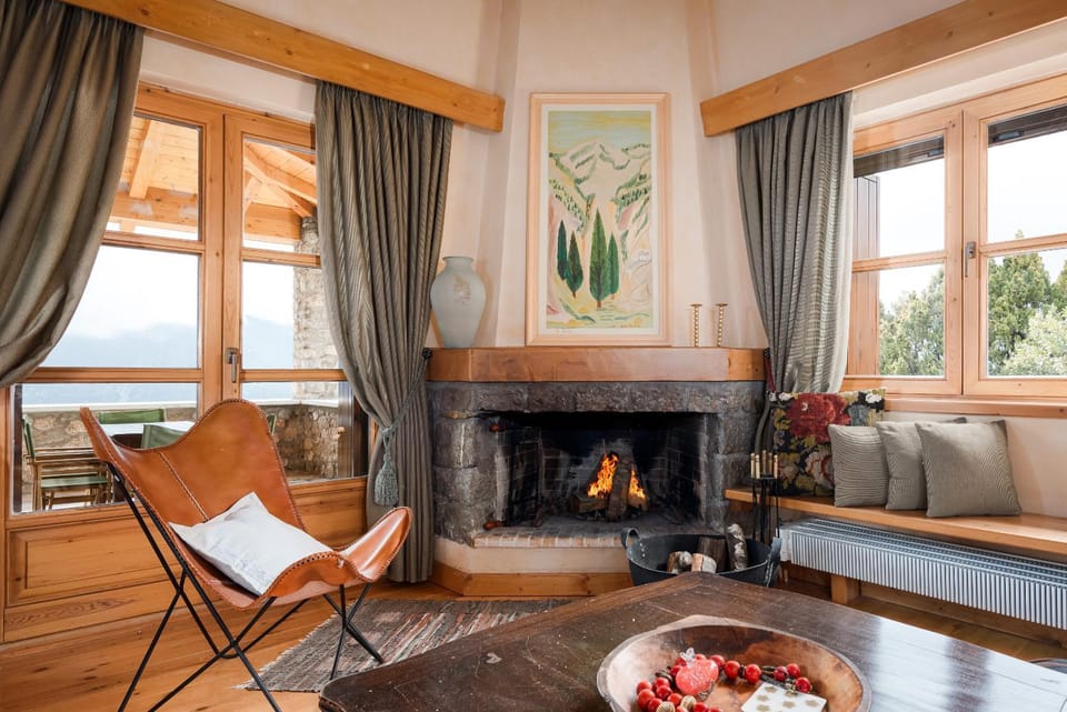 Living room, Seating area, fireplace