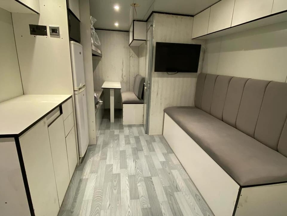 Rvs Caravan Desert Setups Dubai Campground/ 
RV Resort in Dubai