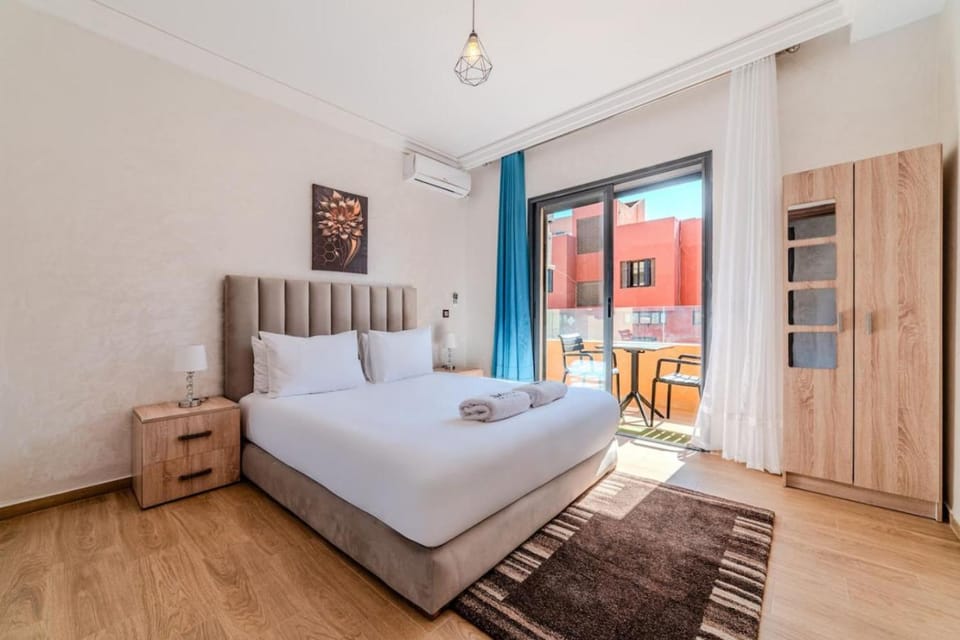 Bed, Balcony/Terrace, Photo of the whole room, Bedroom, towels, wardrobe, air conditioner
