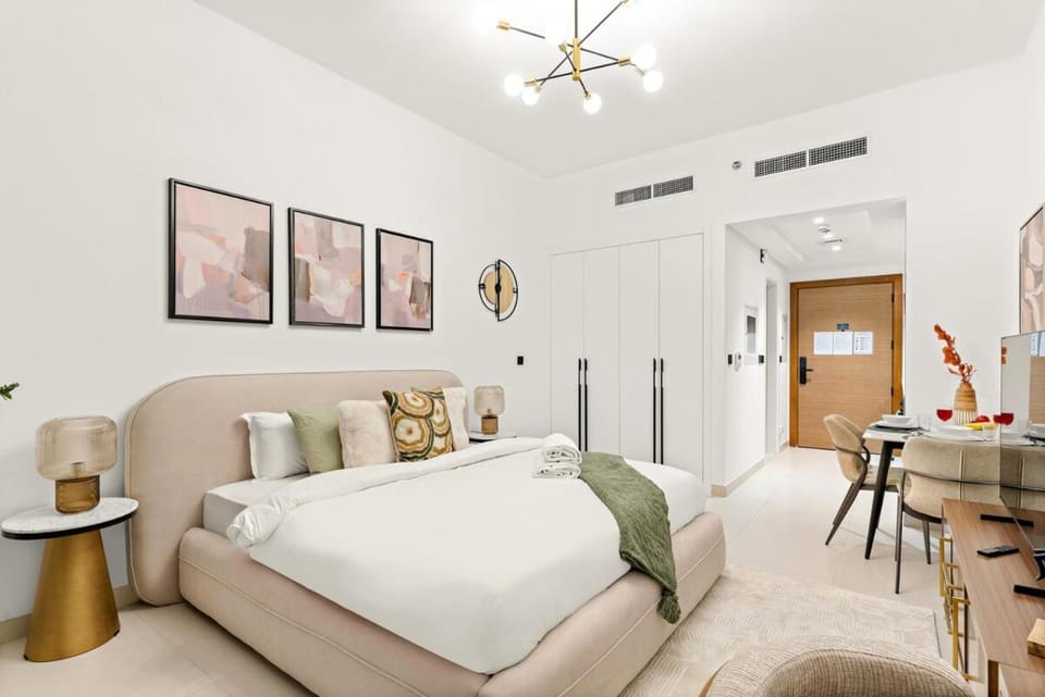 Chic Dubai Studio with Balcony, Pool, Gym, Free Parking Near Expo Metro Apartment in Dubai