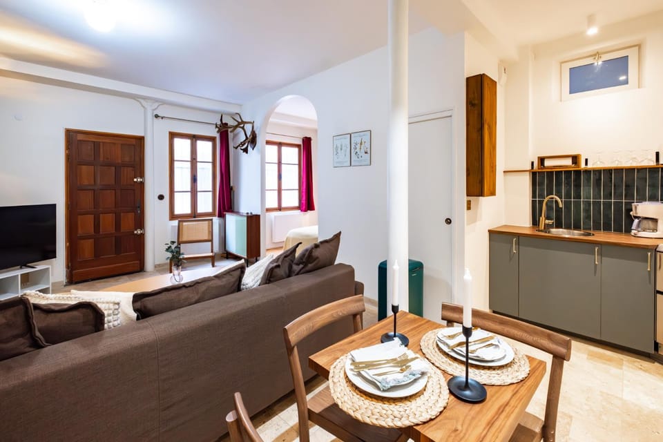 TV and multimedia, Kitchen or kitchenette, Living room, Dining area