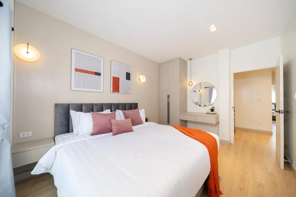 Bed, Photo of the whole room, Bedroom, wardrobe