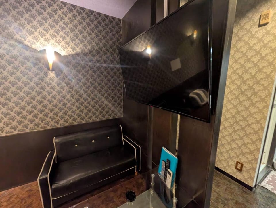 Hotel CREST 大人専用 Love hotel in Osaka