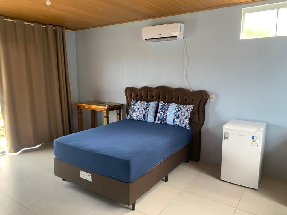 Bed, Photo of the whole room, Bedroom, minibar, air conditioner