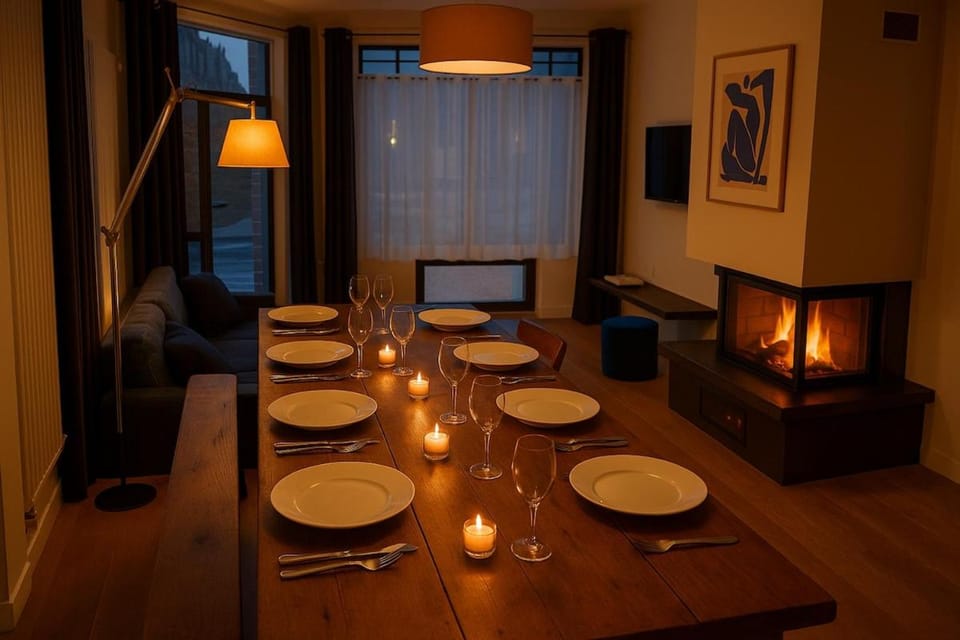 Night, TV and multimedia, Living room, Seating area, Dining area, fireplace