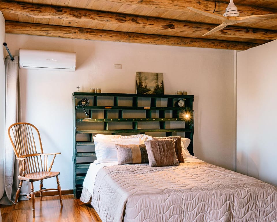 Bed, Bedroom, air conditioner