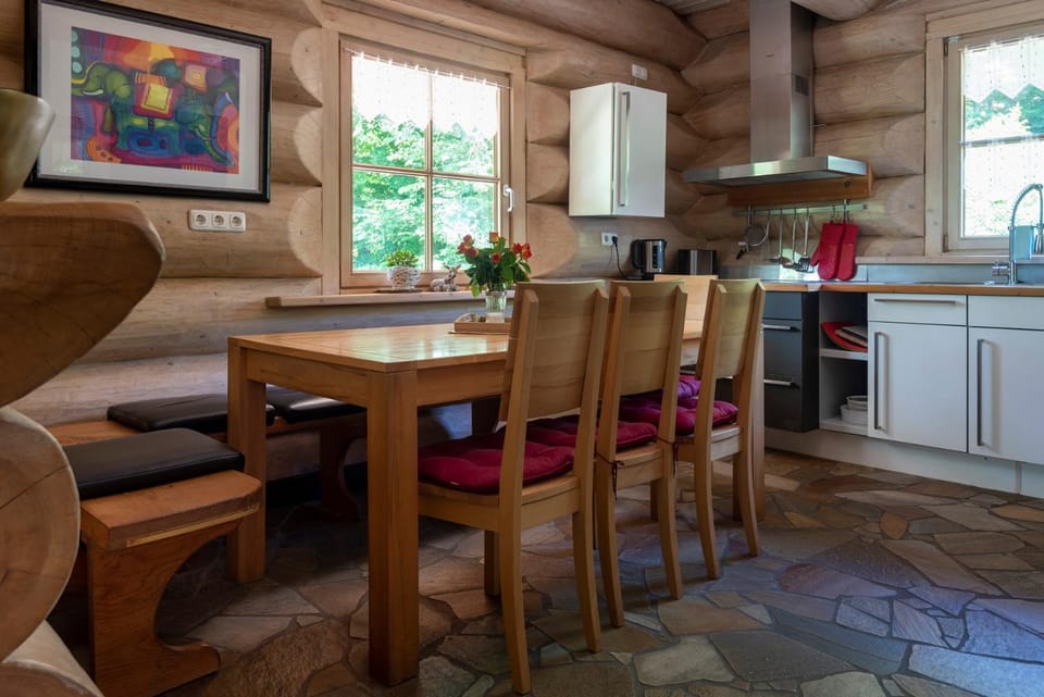 Kitchen or kitchenette, Dining area, stove