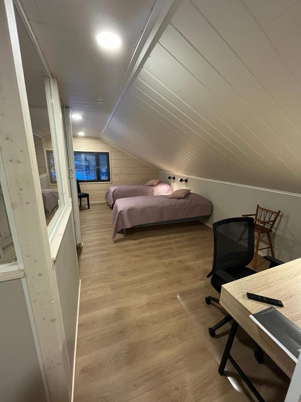 Bed, Photo of the whole room