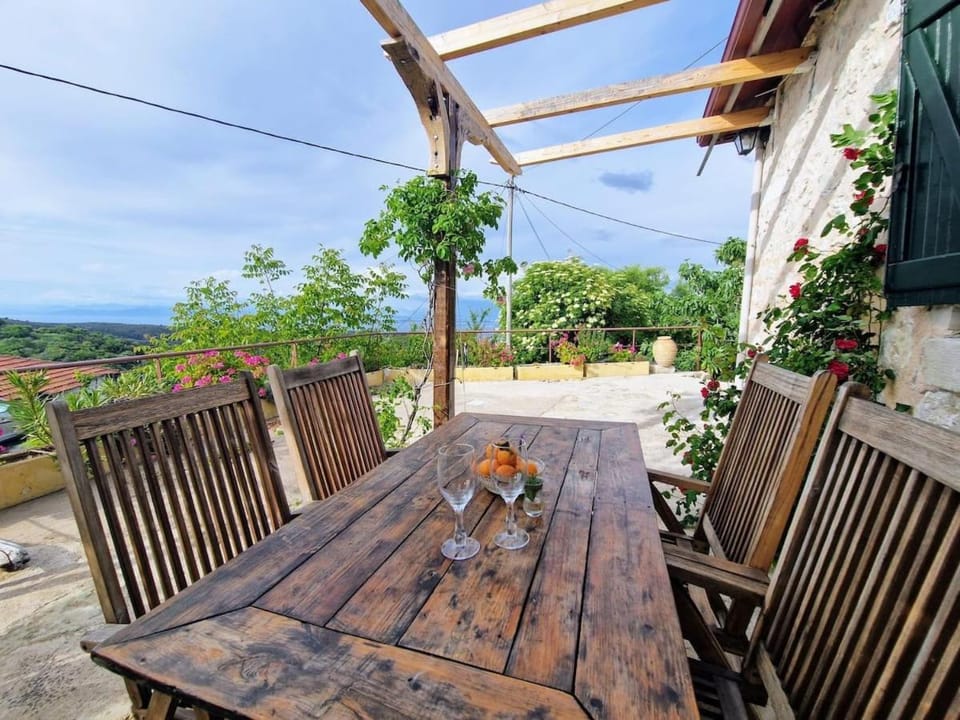 Patio, Spring, Day, Natural landscape, Garden, View (from property/room), Balcony/Terrace, Dining area, Garden view, Mountain view, Sea view, Sea view, Street view