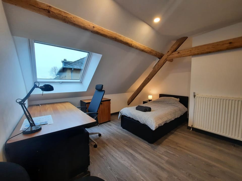 Bed, Photo of the whole room