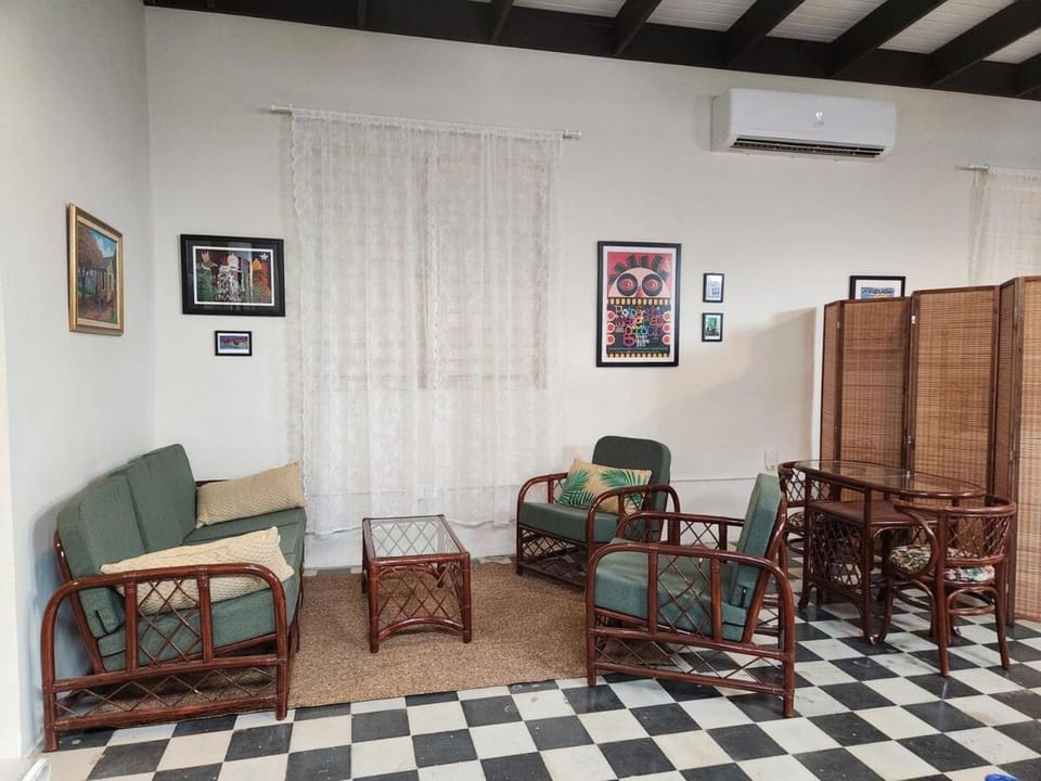 Living room, Seating area, air conditioner