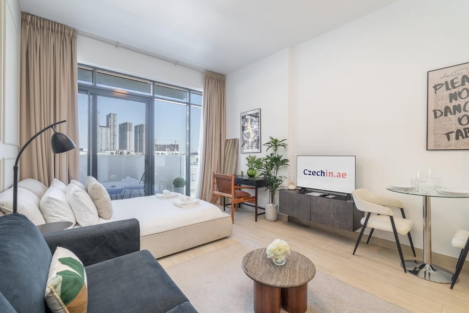 Dubai Studio - Trendy Interiors - City Views Apartment in Dubai