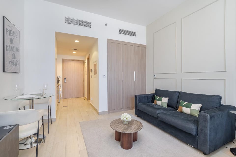 Dubai Studio - Trendy Interiors - City Views Apartment in Dubai