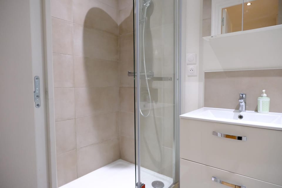 Shower, Bathroom