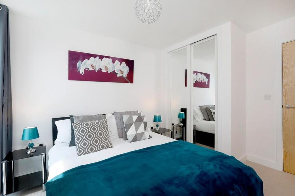 Redhill - Modern 1 Bedroom Apartment by Mobius Property Apartment in Redhill