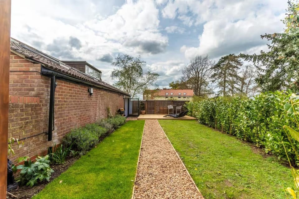 Modern self contained one bedroom with garden Apartment in East Hertfordshire District