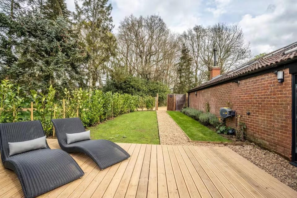 Modern self contained one bedroom with garden Apartment in East Hertfordshire District