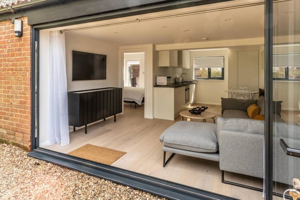 Modern self contained one bedroom with garden Apartment in East Hertfordshire District