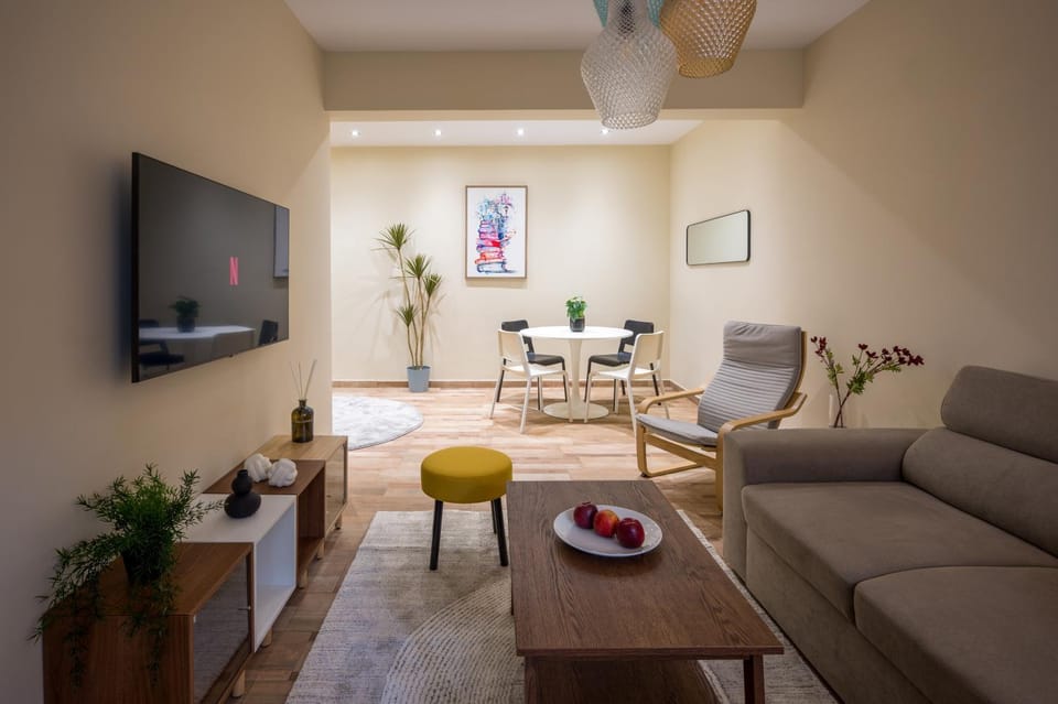 Seating area, Dining area