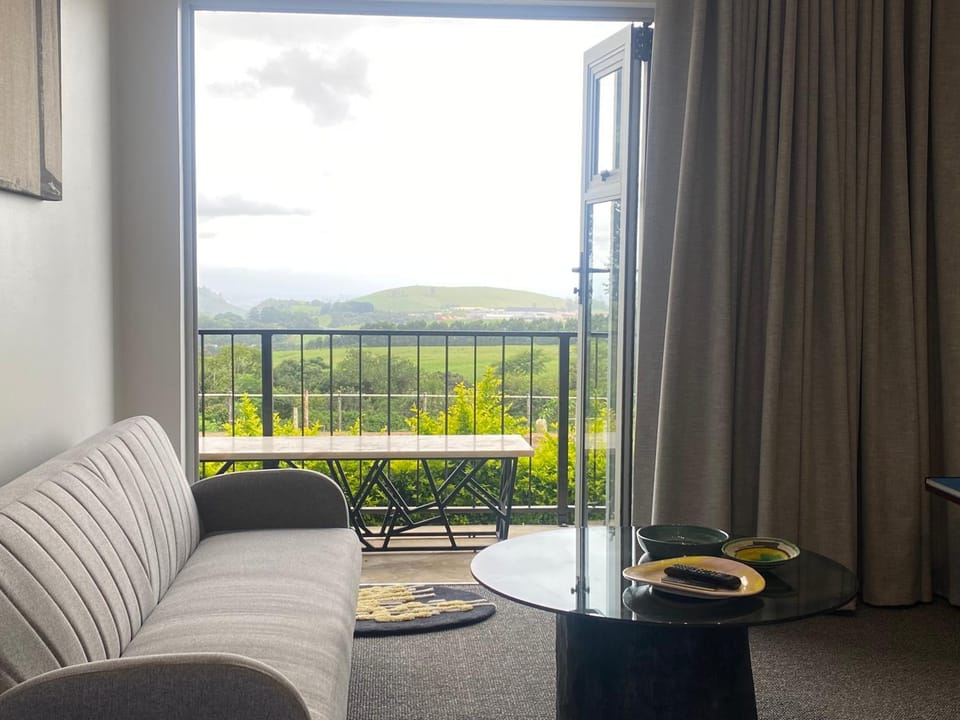 View (from property/room), Balcony/Terrace, Living room