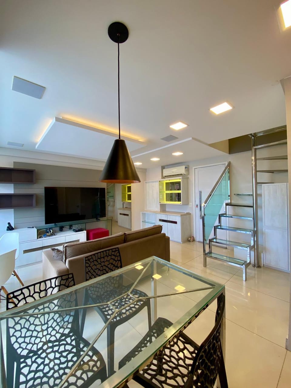 TV and multimedia, Kitchen or kitchenette, Living room, Seating area, Dining area