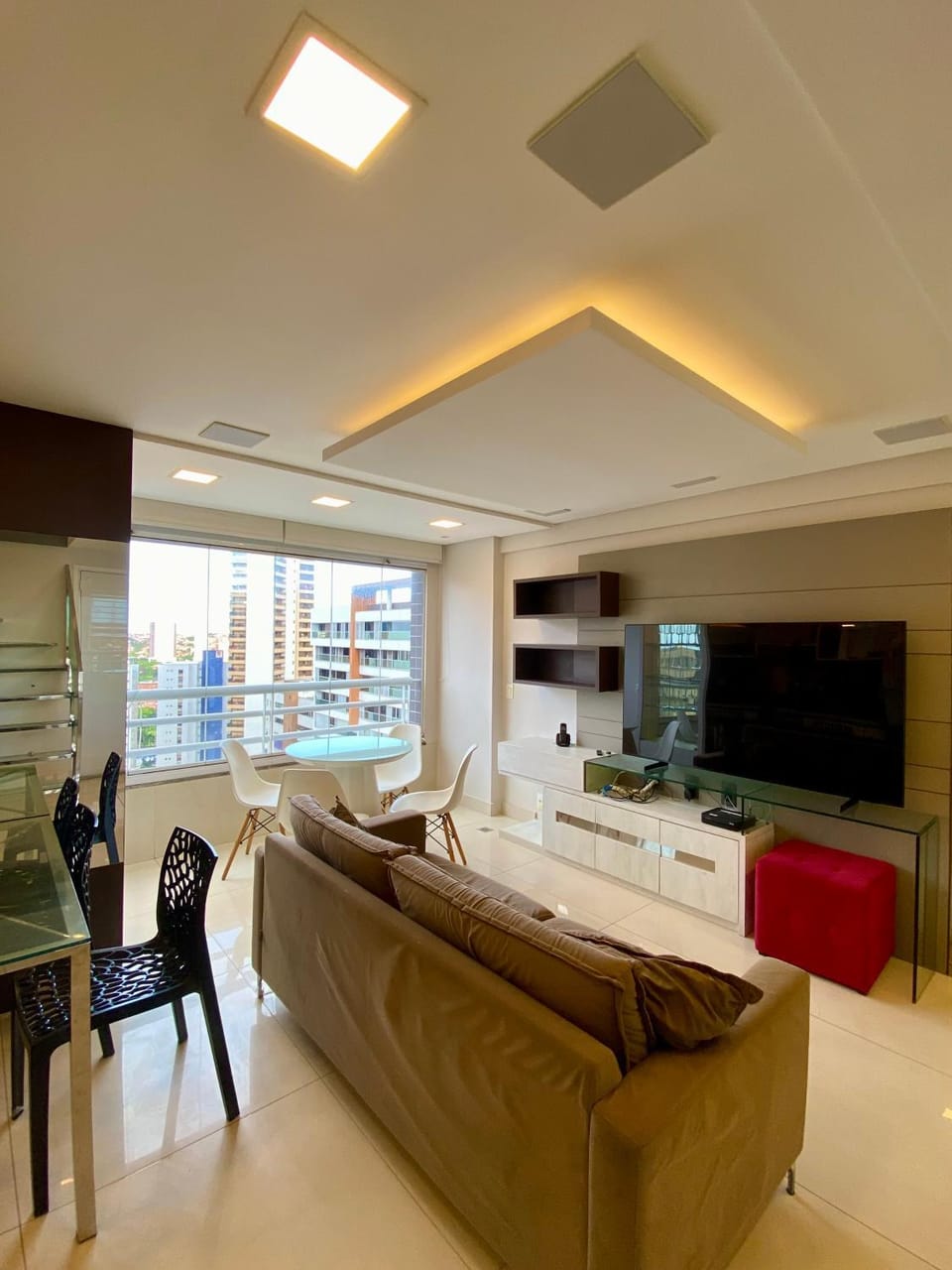 Communal lounge/ TV room, TV and multimedia, Kitchen or kitchenette, Living room, Seating area, Dining area, Evening entertainment