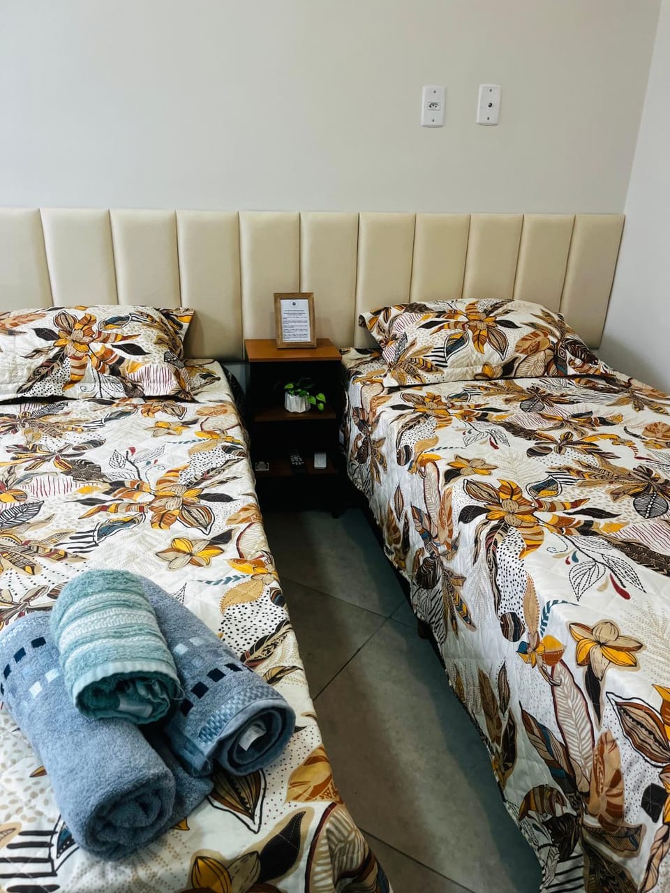 Bed, Photo of the whole room, towels