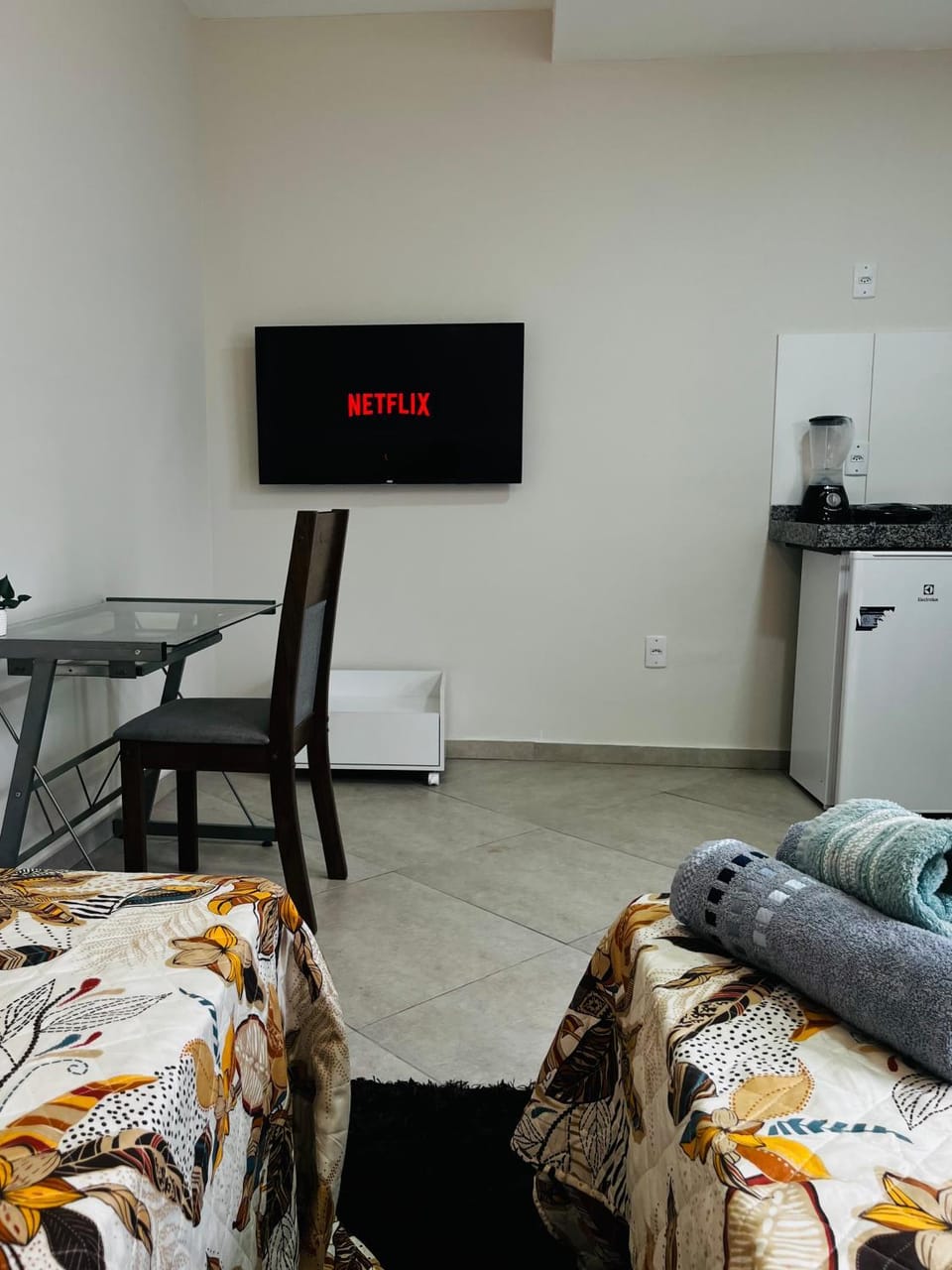 Communal lounge/ TV room, TV and multimedia, Kitchen or kitchenette, Bedroom