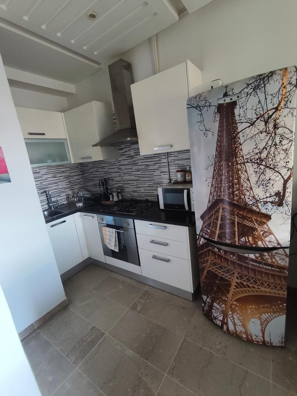 Kitchen or kitchenette, oven, stove