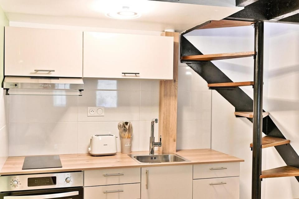 Kitchen or kitchenette