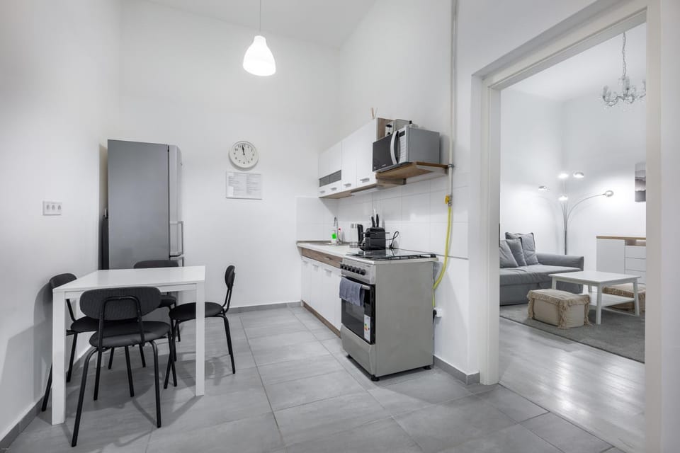 Kitchen or kitchenette, oven, stove