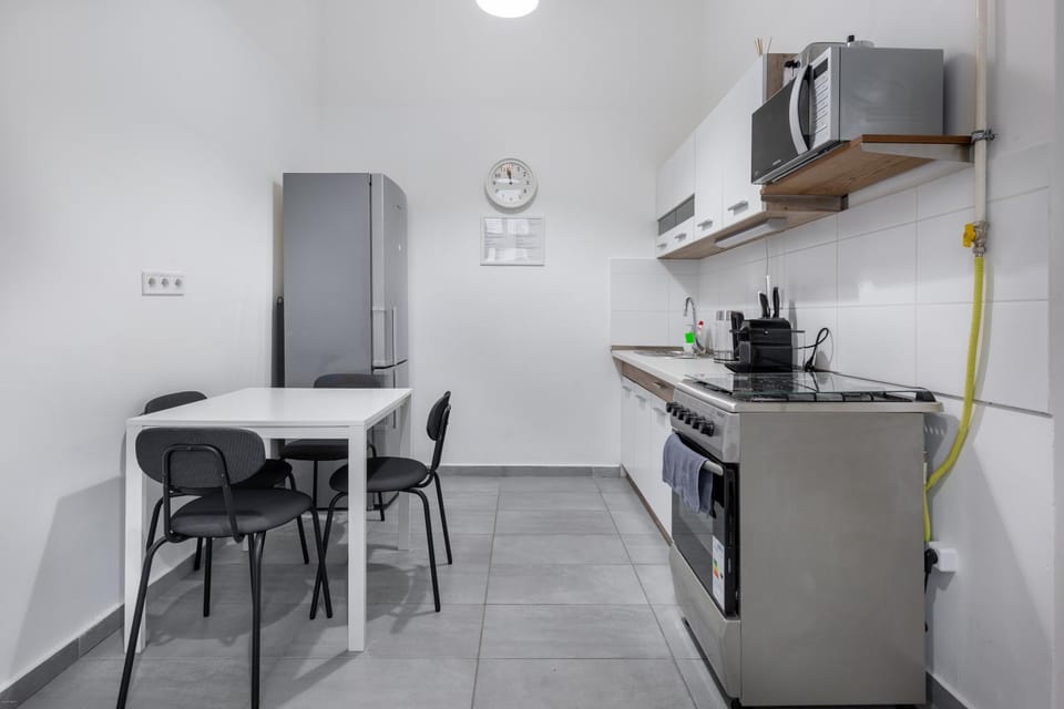 Kitchen or kitchenette, Dining area, oven, toaster