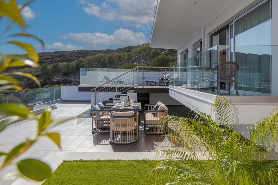 Patio, Day, Natural landscape, Garden, Balcony/Terrace, Dining area, Garden view, Mountain view