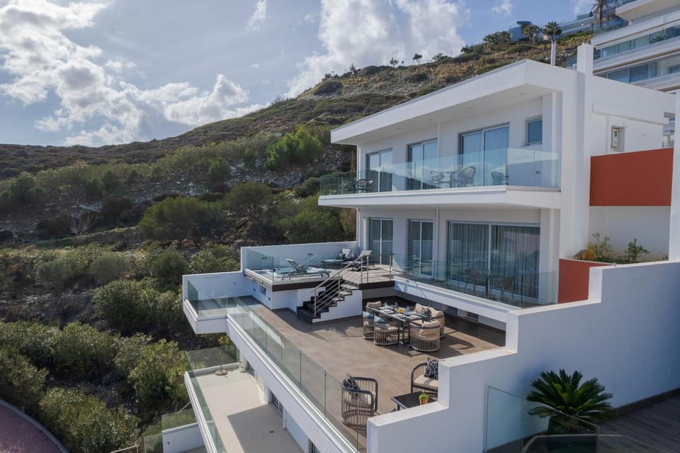 Property building, Hot Tub, Balcony/Terrace