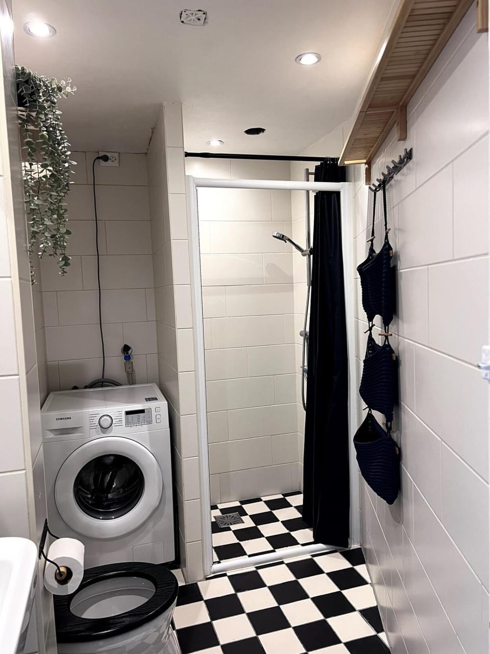 Bathroom, washing machine