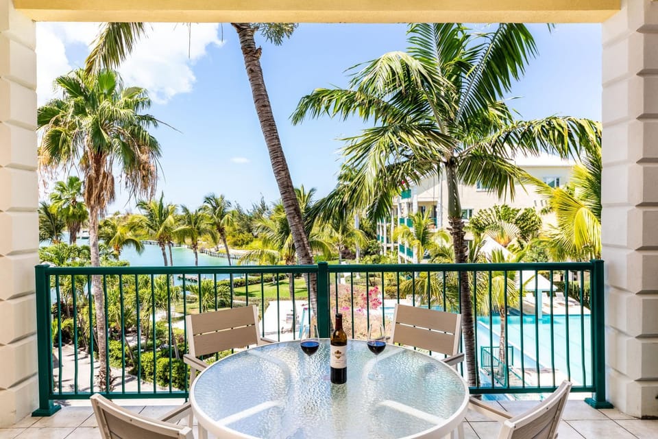 Balcony/Terrace, Pool view, Sea view