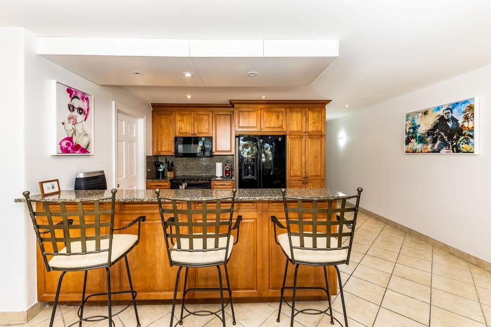 Kitchen or kitchenette, Living room, oven