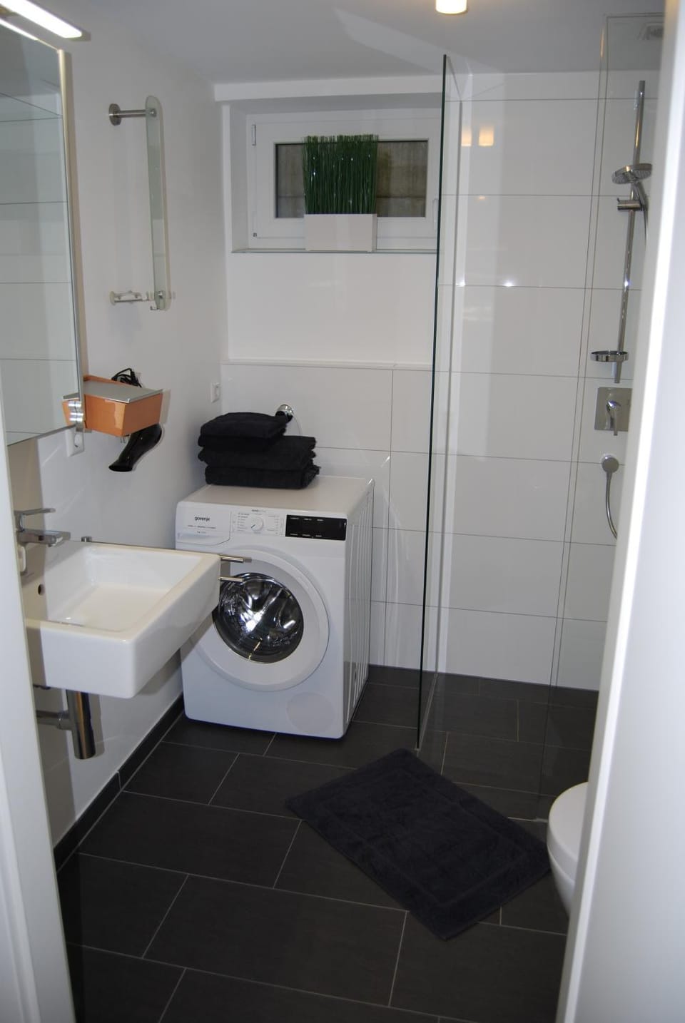Bathroom, towels, washing machine